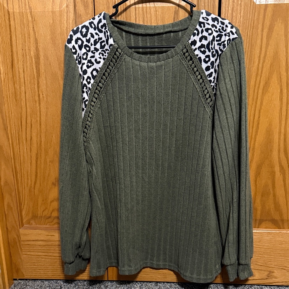 SHEIN Green Long Sleeve with Leopard Accents